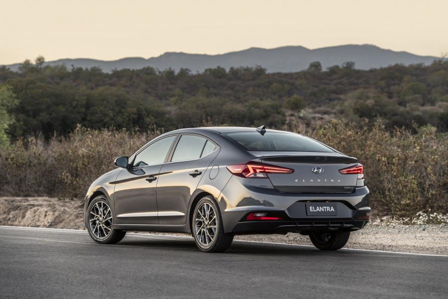  Hyundai Elantra Limited (AD) 2018 года  (NA) (фото 9 из 42)